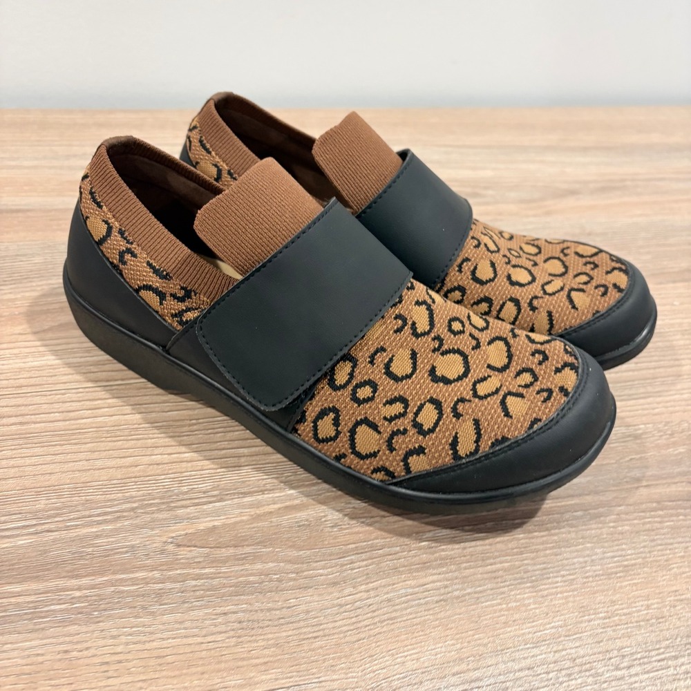 Traq by Alegria Qwik Leopard Smart Walking Shoes Womens Brown 39 Hook Loop